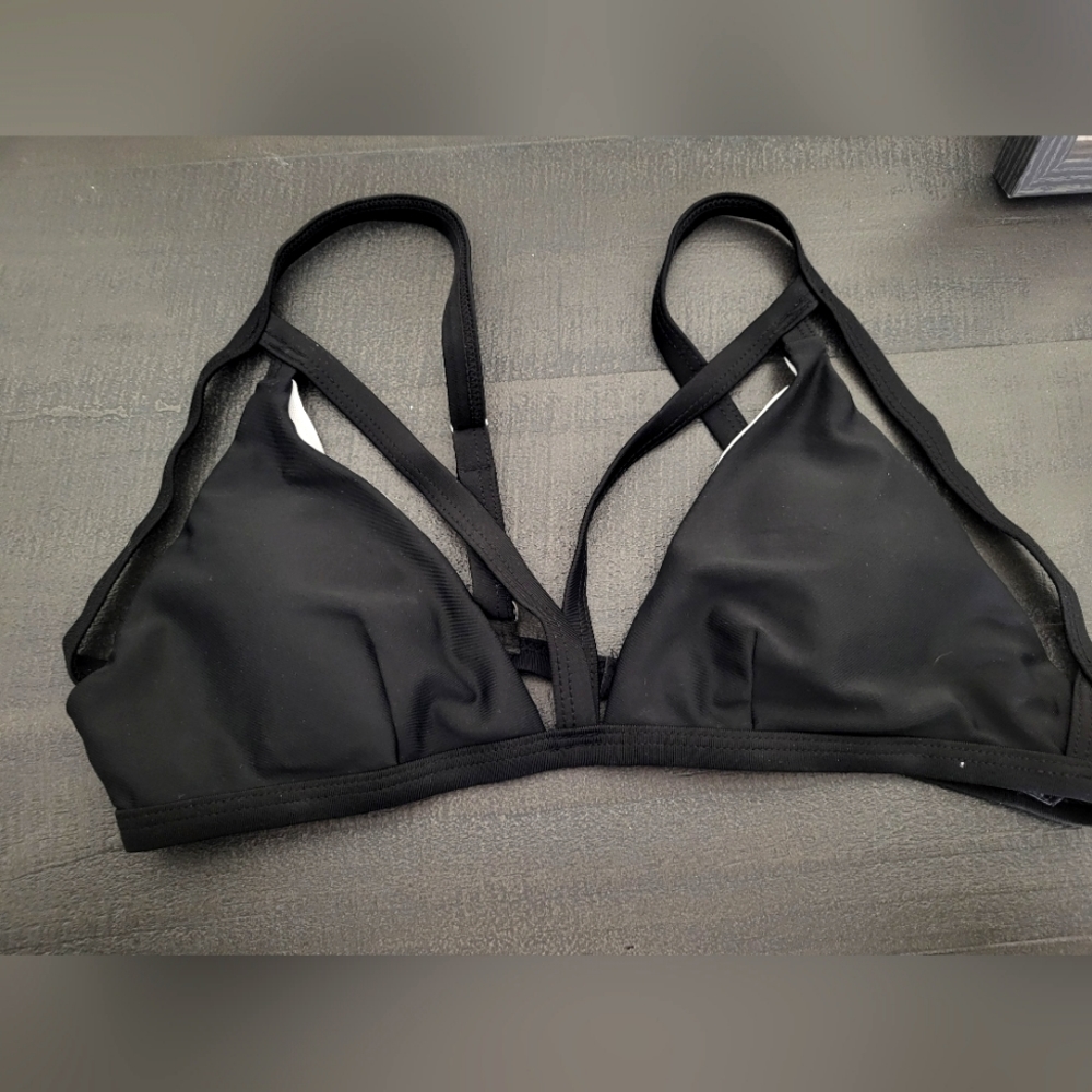 3 for 10!! bikini top. Medium.